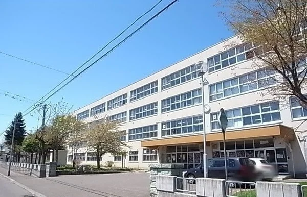 新琴似北中学校まで1400m