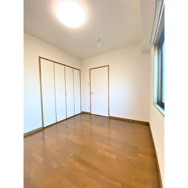 家具家電等、雑貨品消耗品等は設置前の室内写真となります。