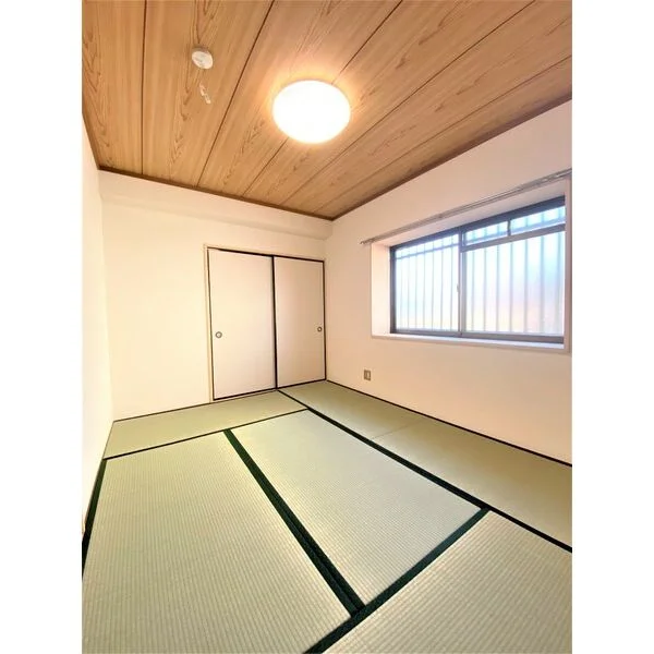 家具家電等、雑貨品消耗品等は設置前の室内写真となります。