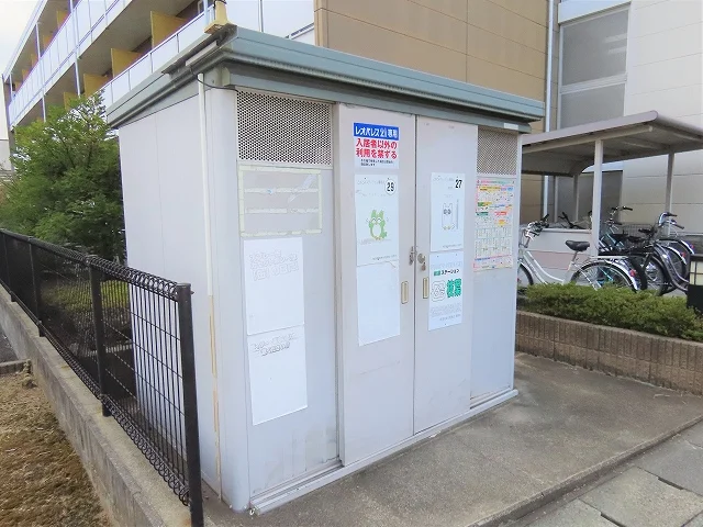 敷地内にゴミ庫が設置されておりゴミ捨てに便利です