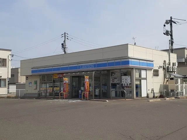 ローソン青森南高校前店まで520m