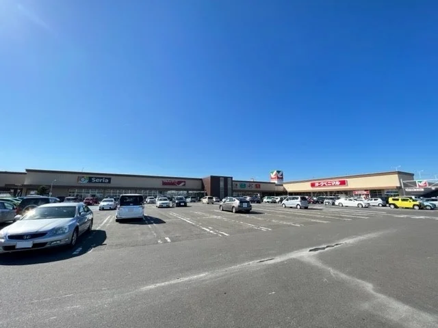 ヨークタウン山田鈎取店まで1000m