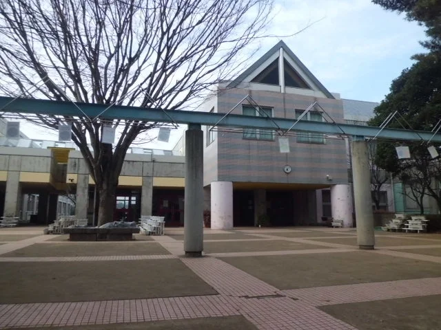 二の宮小学校まで1300m