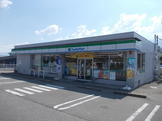 ファミリーマート　大町常盤店まで670m