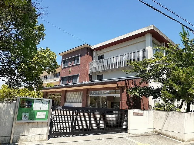 高宮小学校まで970m