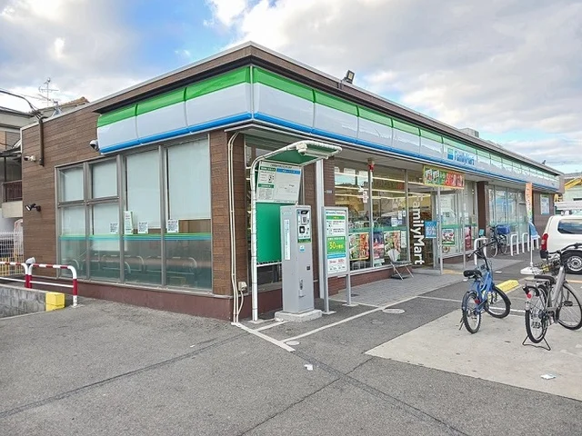 ファミリーマート様まで500m