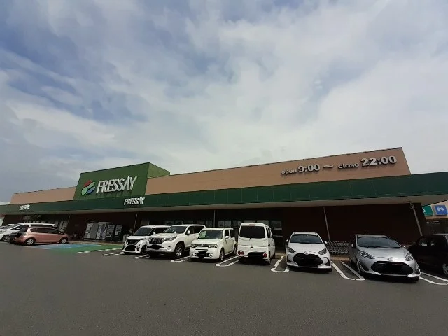 フレッセイ富塚店まで1100m