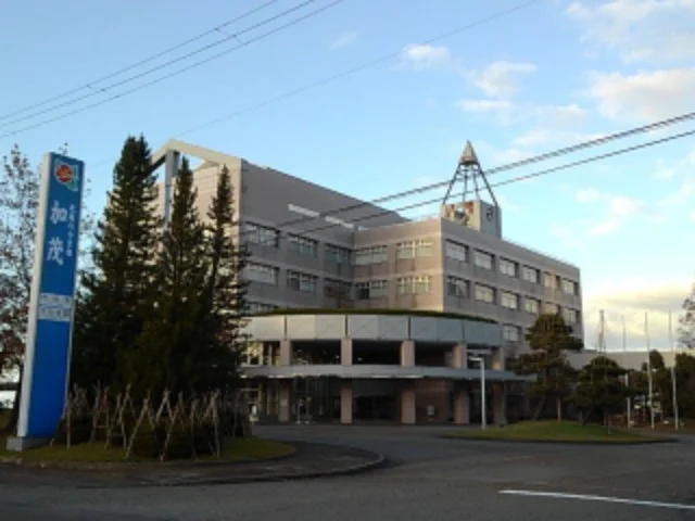 加茂市役所まで1300m