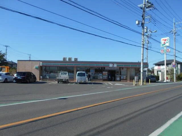 セブンイレブン伊奈小室店まで740m