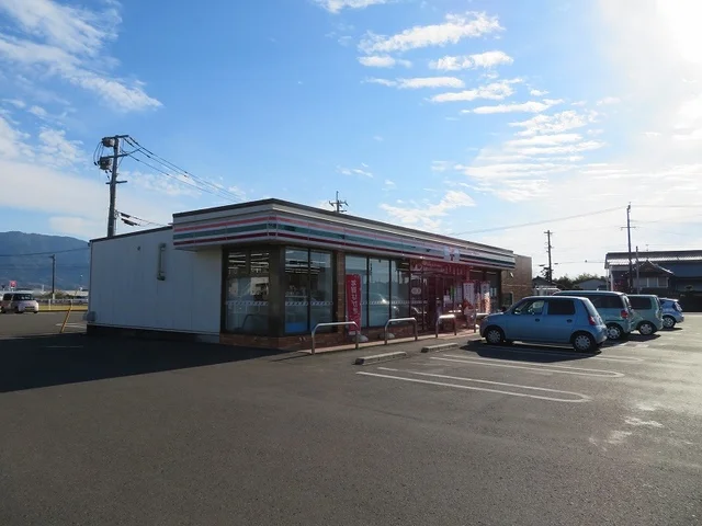 セブンイレブン八代鏡店まで340m