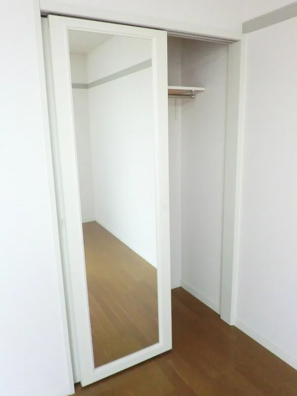 姿見付きクローゼット