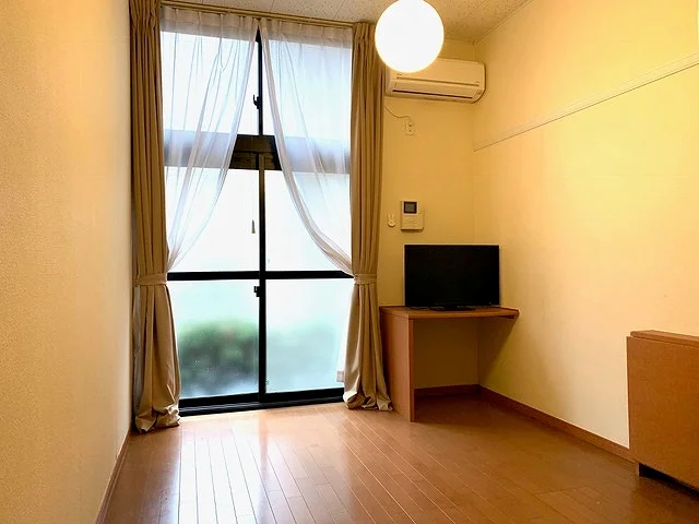 備品は部屋ごとに異なります。１Ｆのみフローリング。