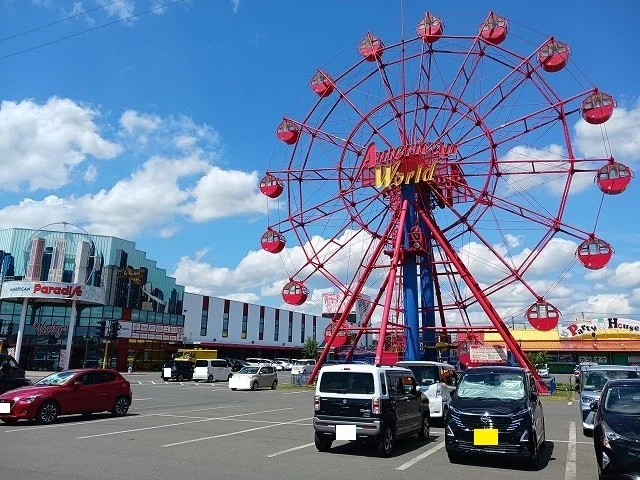 アメリカンワールドまで1000m