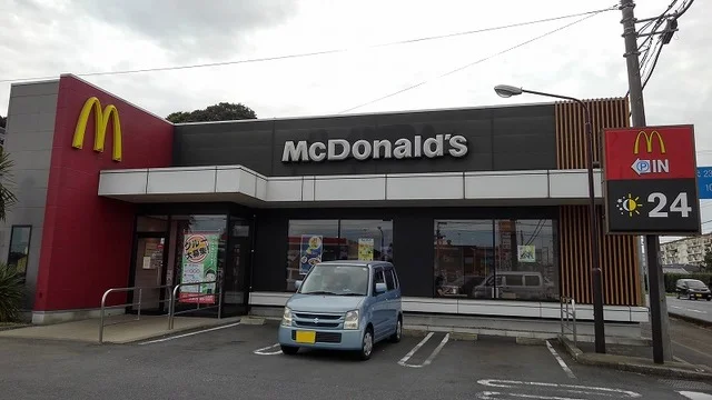 マクドナルドまで1100m