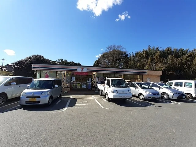 セブンイレブンまで700m