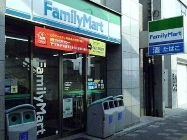 ファミリーマート 岡崎駅前店まで130m