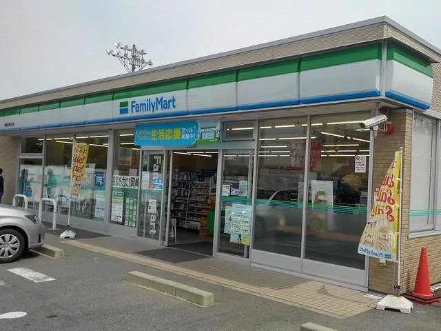 ファミリーマートまで350m