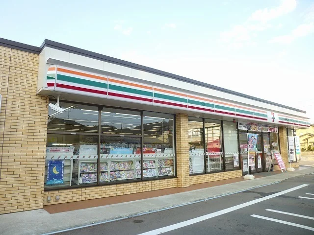 セブンイレブンまで800m