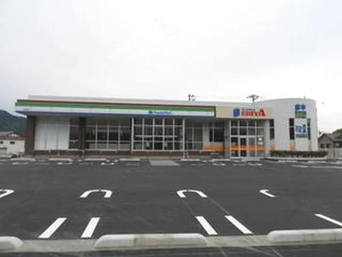 ファミリーマート 勝山南店まで600m