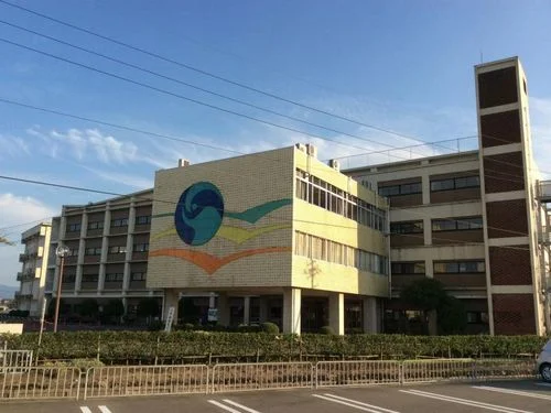 仁愛女子短期大学まで2100m