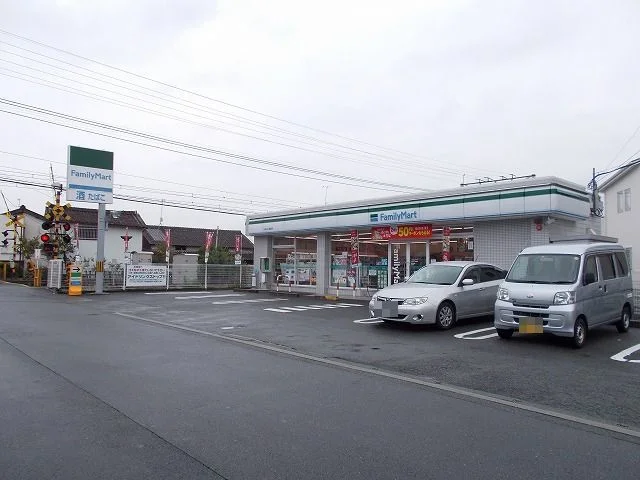 ファミリーマート耳成駅前店様まで400m