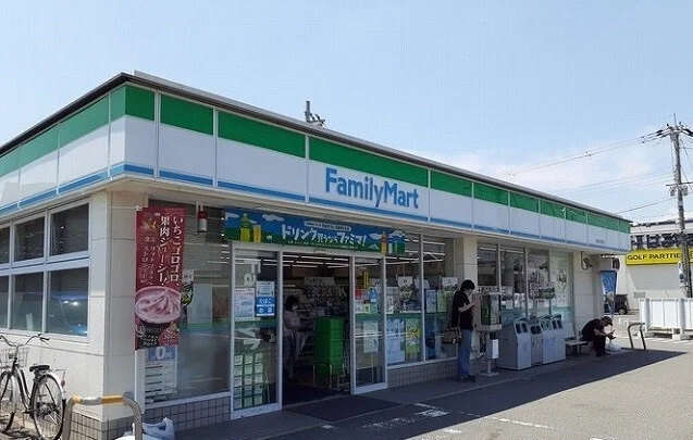 ファミリーマート様まで500m