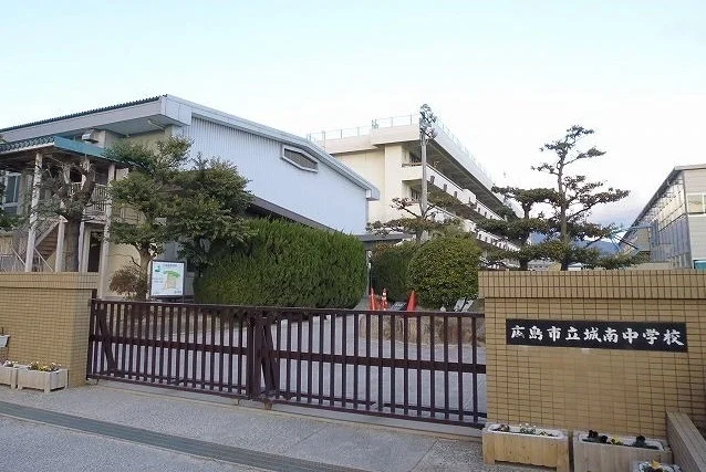 城南中学校まで1800m