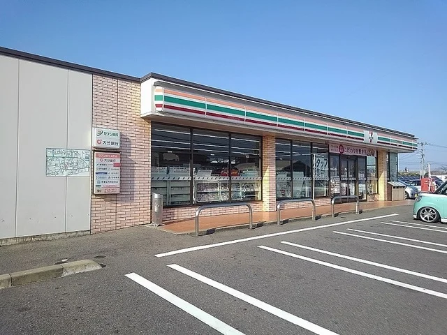 セブンイレブン東浜店まで550m