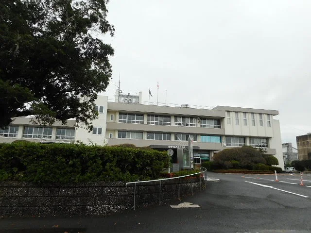 高岡総合支所まで1100m