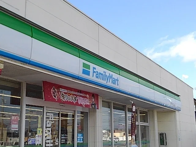 ファミリーマートみかえり店まで300m