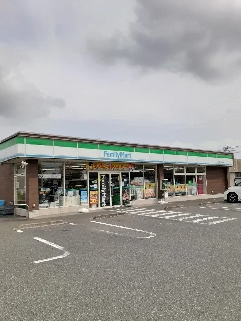 ファミリーマート伊勢崎高校前まで400m