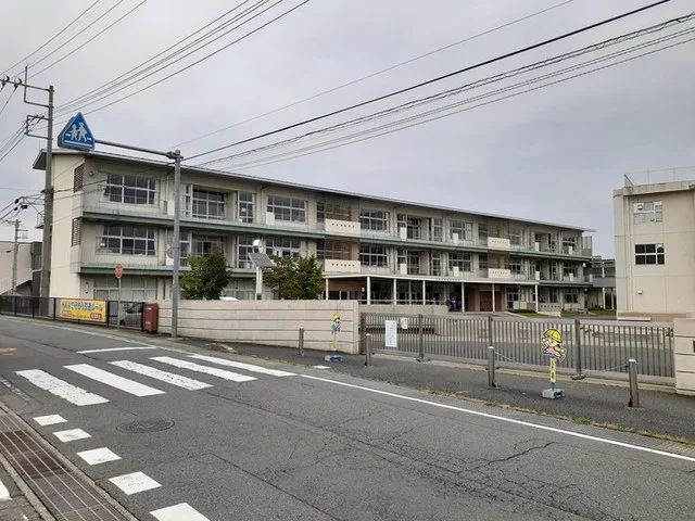 吉岡町立駒寄小学校まで700m