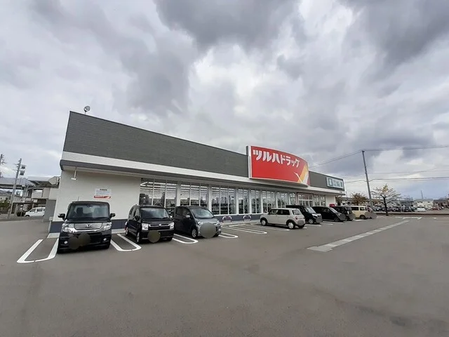 ツルハドラッグ燕三条店まで416m