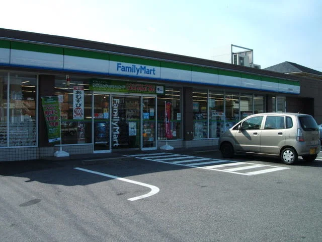 ファミリーマート西尾住崎店まで700m