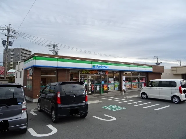 ファミリーマートまで550m