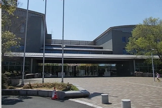 県立図書館さんまで1100m