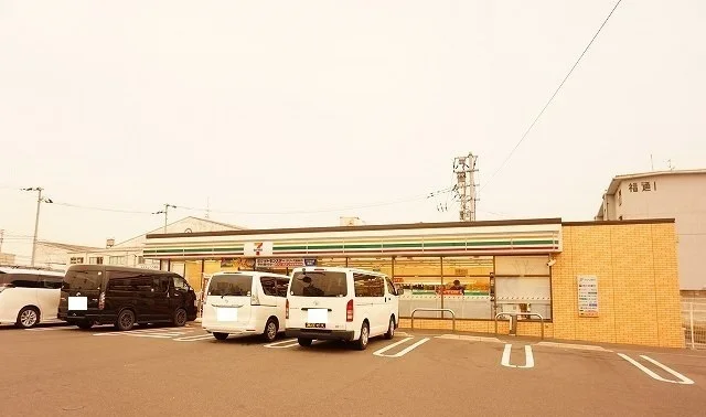 セブンイレブン　会館前店さんまで220m