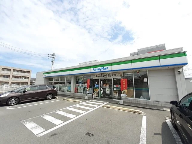 ファミリーマート様まで1100m