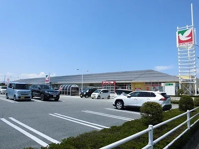 ヨークベニマルららパーク天童まで750m