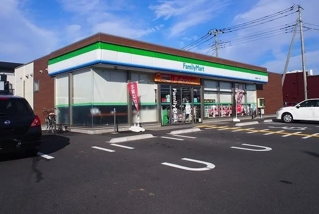 ファミリーマートまで350m