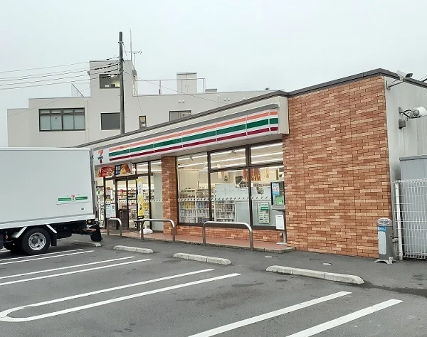 セブン　さいたま鹿手袋店まで400m