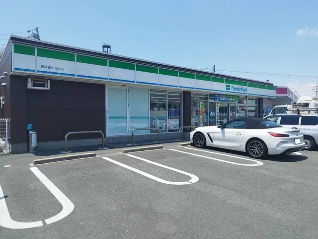 ファミリーマートまで1380m