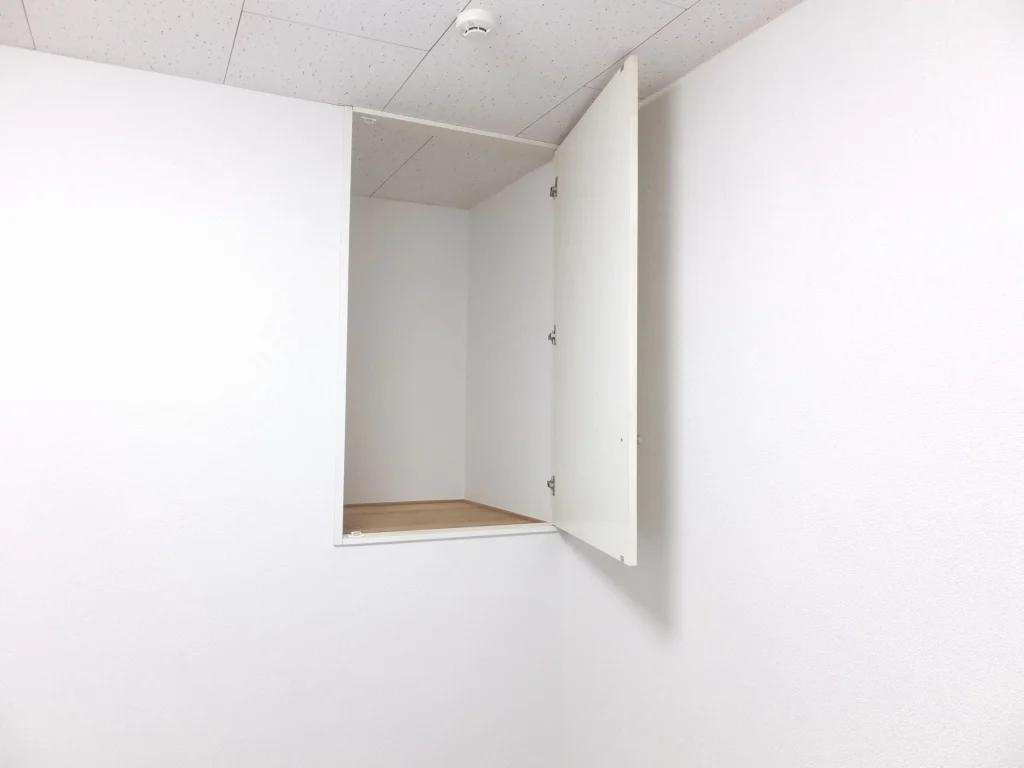 空間を利用した収納スペースです。