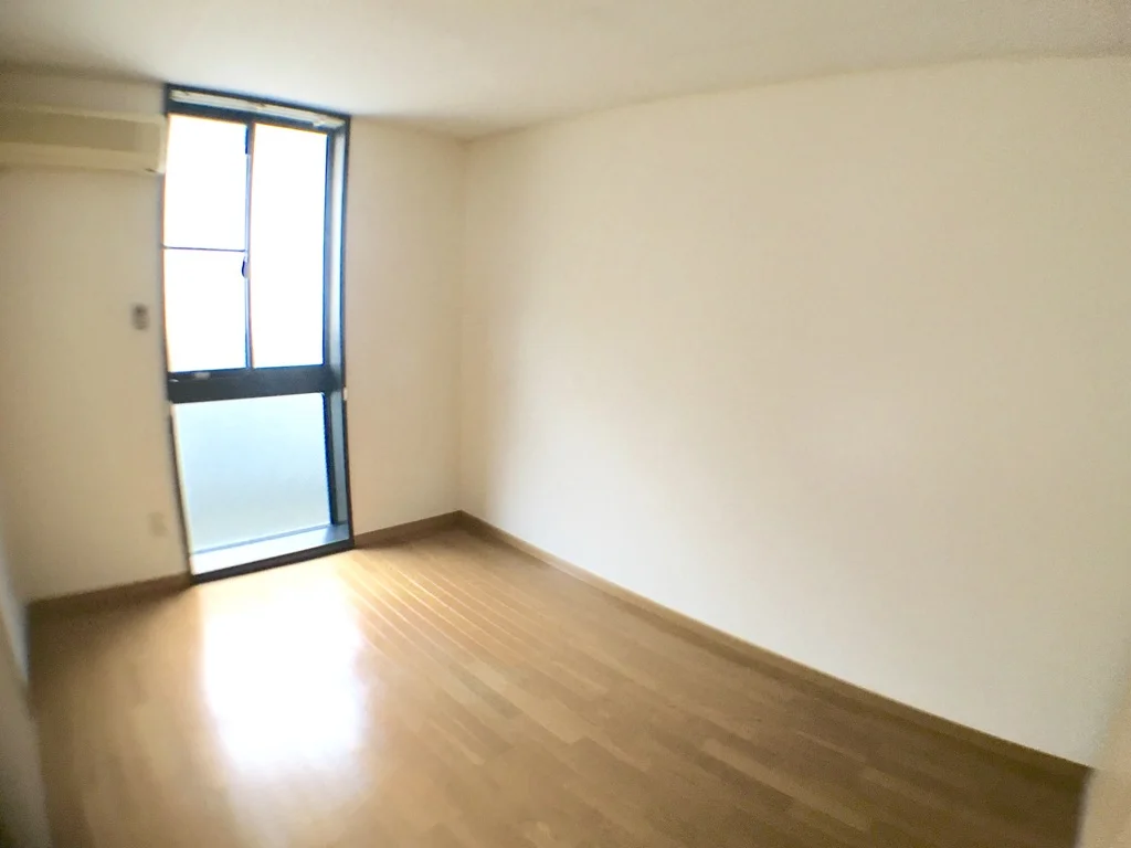 居室（キッチン横）　エアコン有・照明無し