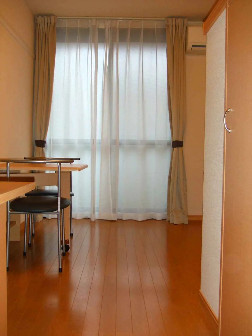 2F以上は絨毯です