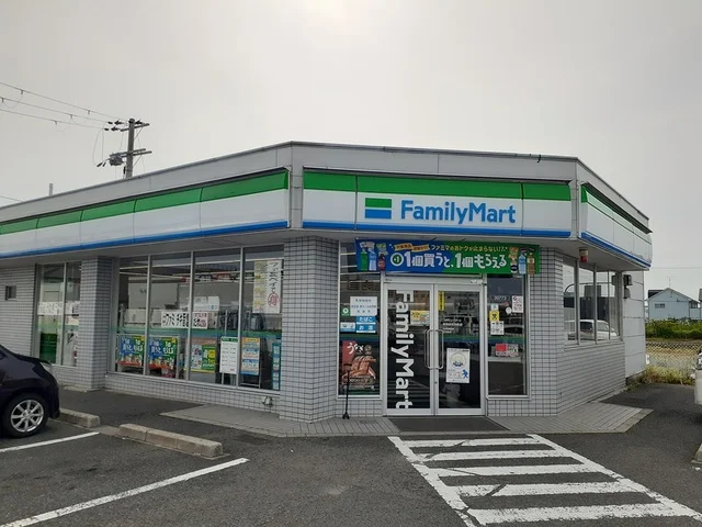 ファミリーマート様まで449m