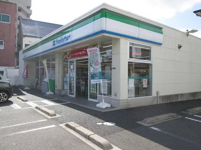 ファミリーマートまで1100m