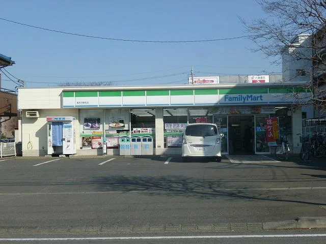 ファミリーマート東所沢駅前店まで220m