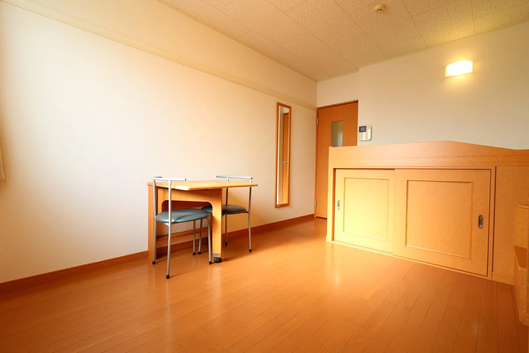 ベッド下に収納スペースあり！荷物が多くても十分に収まります