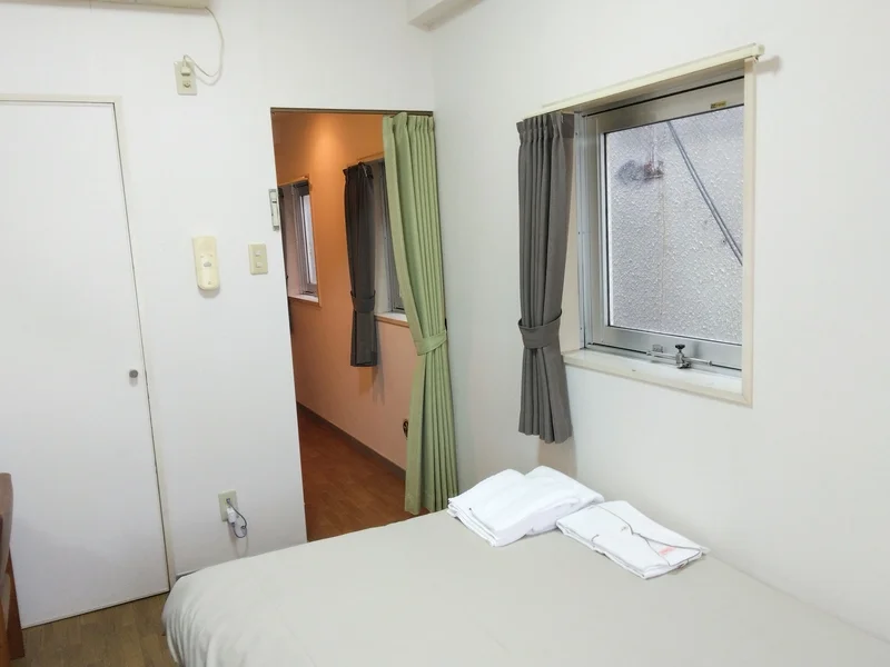 角部屋、小窓付き
